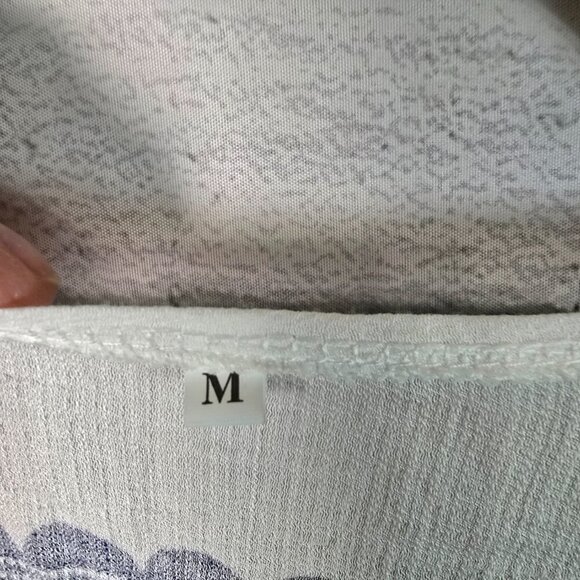 BOUTIQUE BOLD STRIPE CROP TOP RUFFLED HEM BLUE AND WHITE WOMENS SIZE MED - Picture 4 of 7